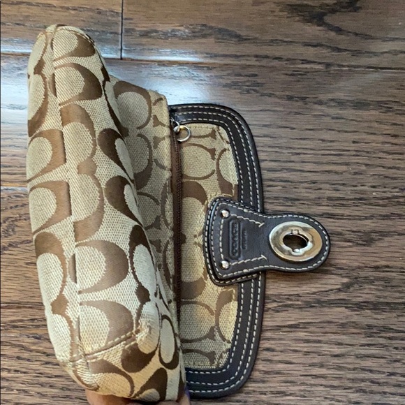 Coach wristlet - Picture 7 of 9